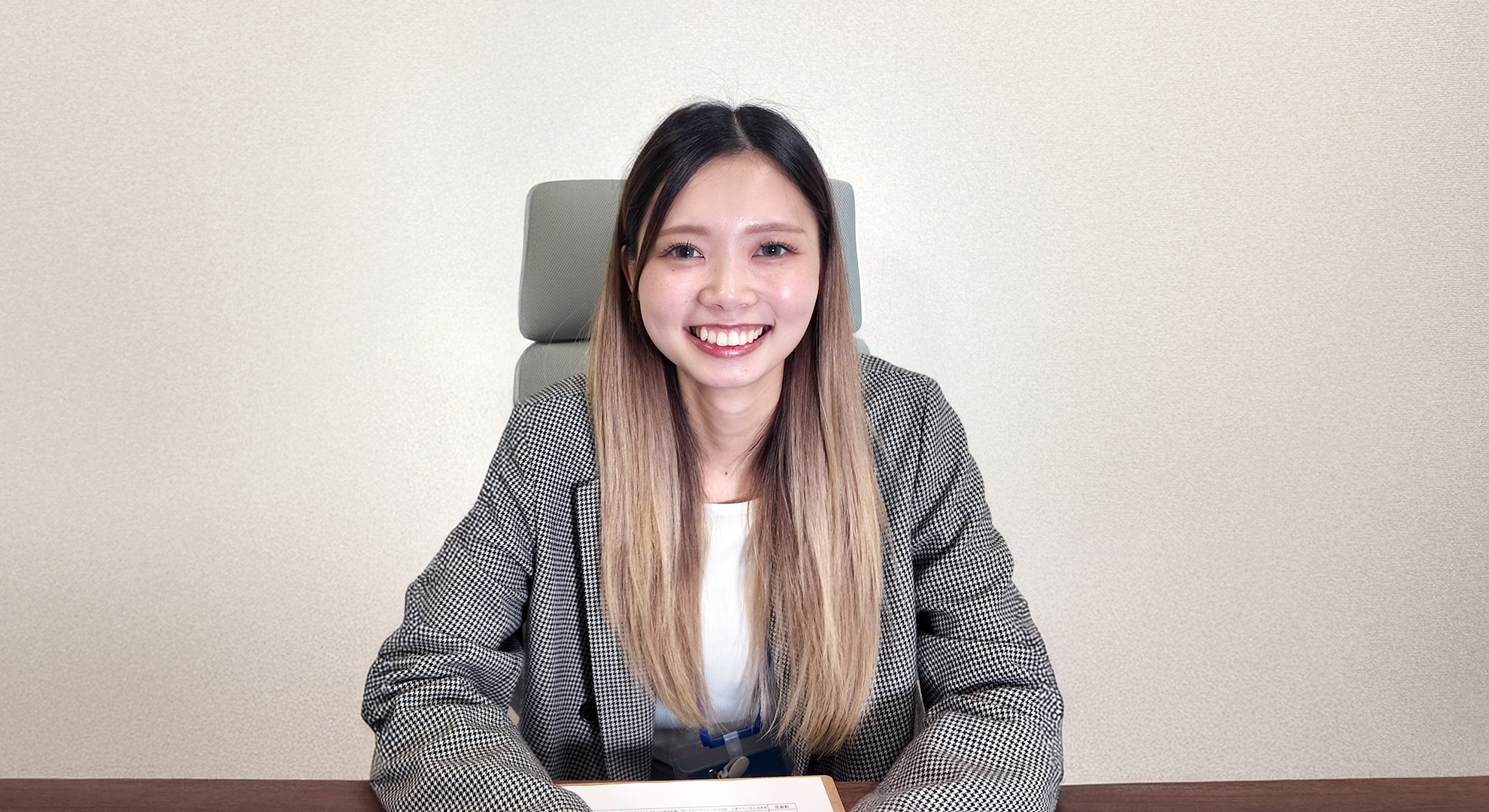 PCでフォームを操作する森田さんの手元